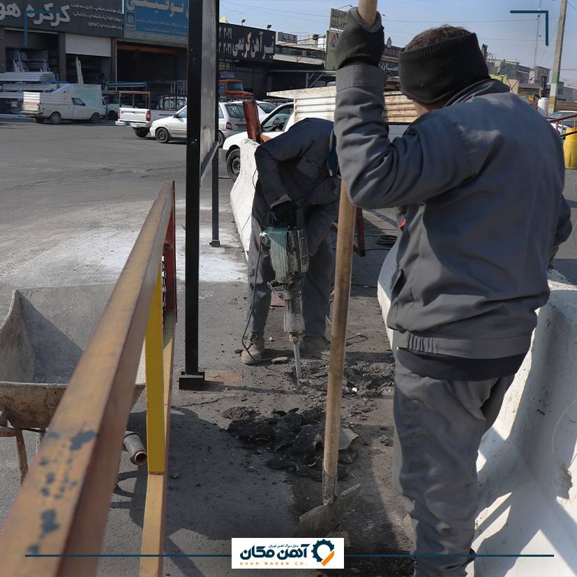 ساخت و نصب راه‌بند در بخش ورودی اصلی مجتمع آهن‌مکان